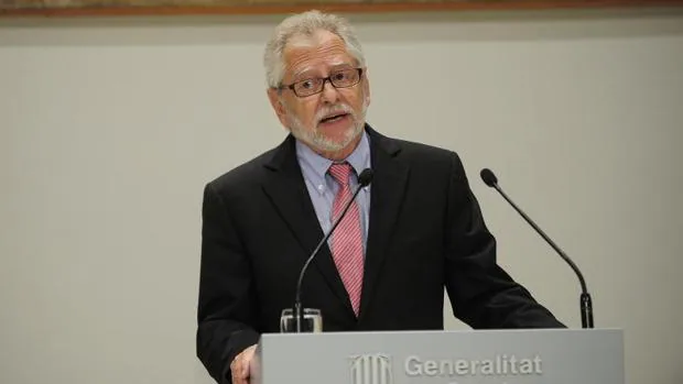 Carles Viver Pi-Sunyer, en una conferencia de prensa en la sede de la Generalitat en 2014