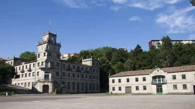 Edificios Faraday (izquierda) y Siemens (derecha) de la antigua ETEA en los que se ubicará el Campus del Mar de Vigo