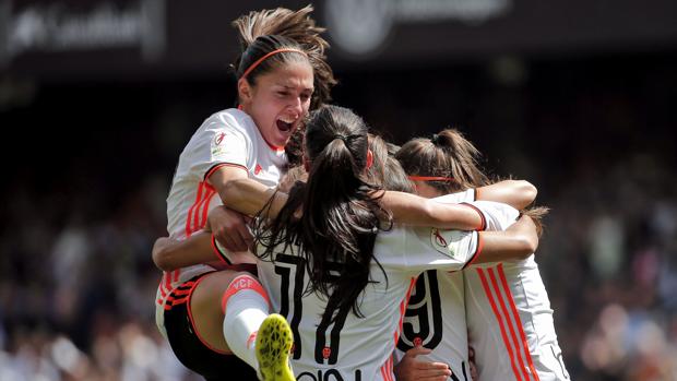 Las jugadoras del Valencia CF celebran un gol durante el partido de este domingo ante el Levante UD