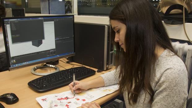 Una alumna de Diseño de Interiores en la Escuela de Arte de Zamora