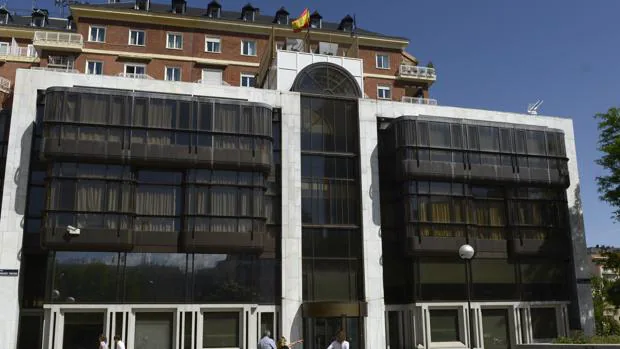 La sede del Banco Madrid, un tesoro usurpado por los neonazis de Hogar Social