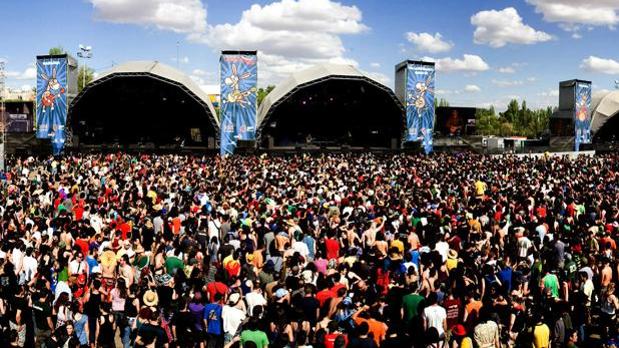 En la imagen de archivo, algunos de los asistentes al Viña Rock del año pasado