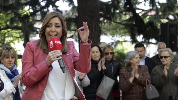 Susana Díaz, ayer en un acto en Ferrol frente al busto de Pablo Iglesias