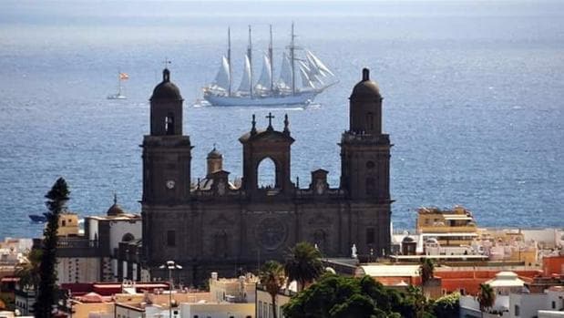 El buque escuela Juan Sebastián Elcano a su paso por Canarias