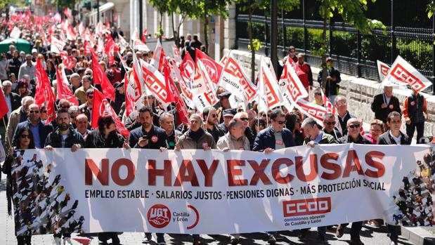 Miles de personas exigen empleo estable y salarios justos