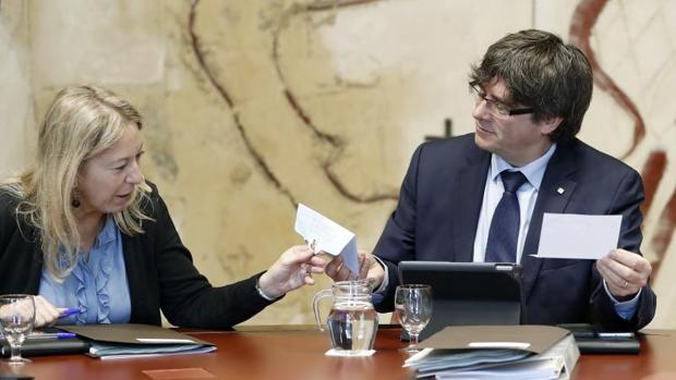 Munté, esta manaña con Puigdemont durante la reunión semanal del Govern
