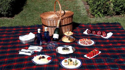 Picnic de lujo en el Retiro, servido por el Hotel Wellington