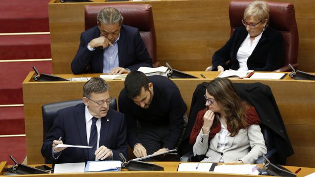 Imagen de archivo del conseller Marzà con Puig y Oltra en las Cortes Valencianas