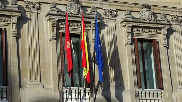 La bandera europea, en el Parlamento navarro