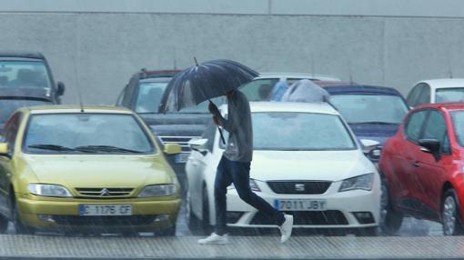 Las tormentas que azotan al Bierzo provocan un incendio y varias inundaciones