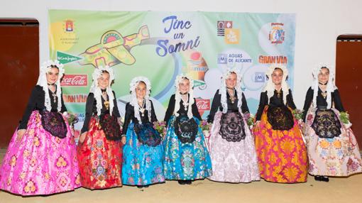 La Belea Infantil con sus damas de honor