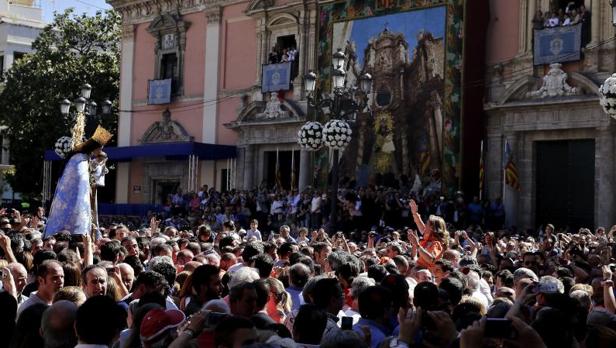 El cardenal Cañizares alerta de que la Educación está «amenazada» en la fiesta de la Patrona de Valencia