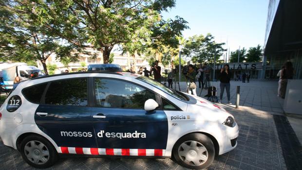 Llegada a los juzgados de la agente de la Guardia Urbana de Barcelona acusada, de la muerte de su compañero
