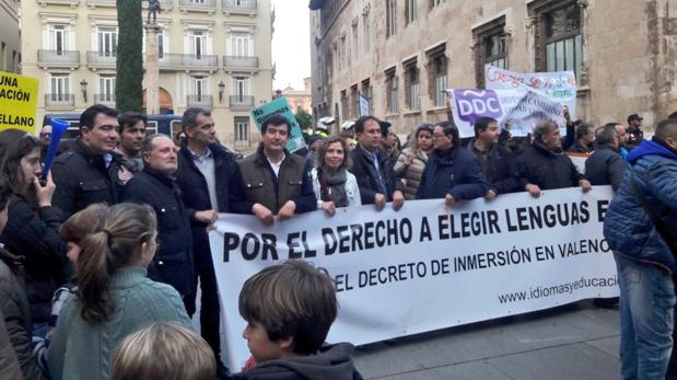 Manifestación de familias en contra del decreto, recientemente en Valencia