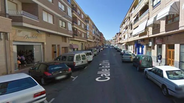 Calle Zarza, en Caudete (Albacete), donde fue hallada muerta la mujer