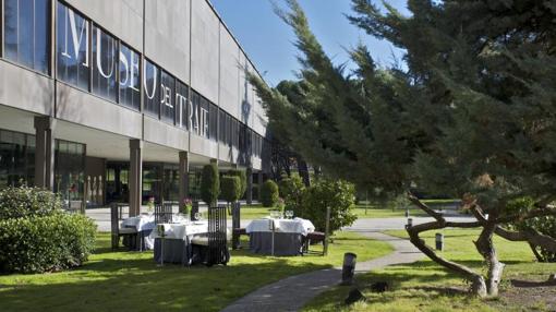 Terraza del café-bistró del Museo del Traje, gestionado por El Café de Oriente