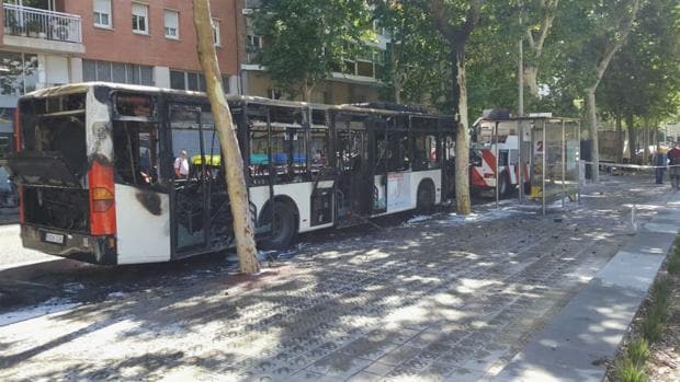 Autobús de la línea 62 de Barcelona calcinado