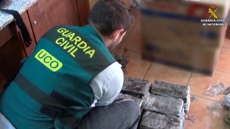 Un agente de la UCO en la Operación Daltones de la Comandancia de Las Palmas