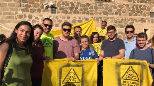 Masiva protesta contra el amianto ante el Palacio de Fuensalida