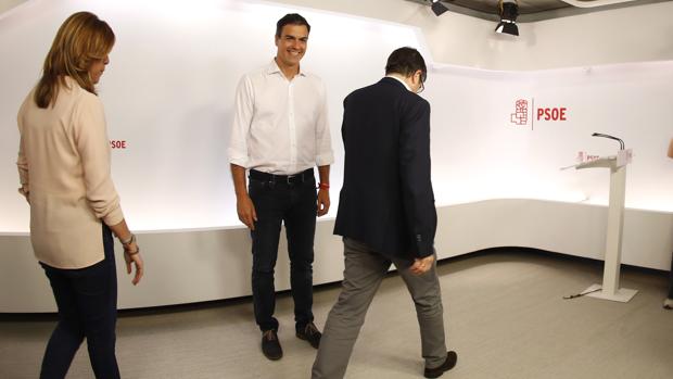 Pedro Sánchez, junto a Patxi López y Susana Díaz la noche en que se conoció el resultado de las primarias