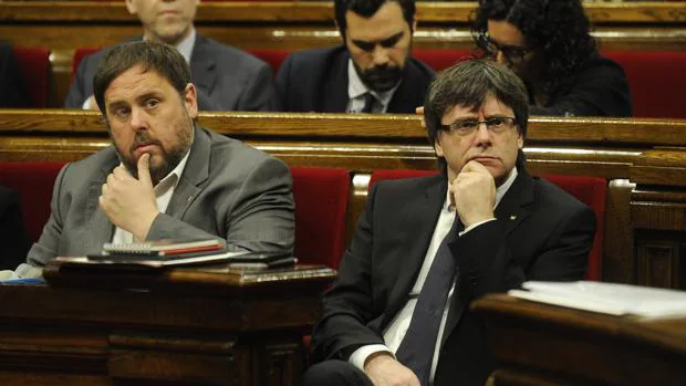 Junqueras y Puigdemont, en una sesión parlamentaria