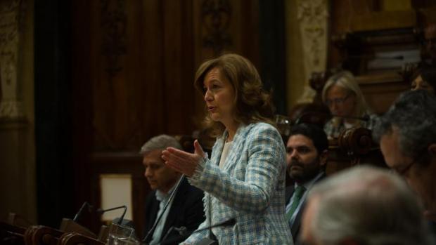 Carina Mejías, en un pleno municipal del Ayuntamiento de Barcelona