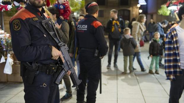 Mossos, realizando tareas de prevención y seguridad en Barcelona