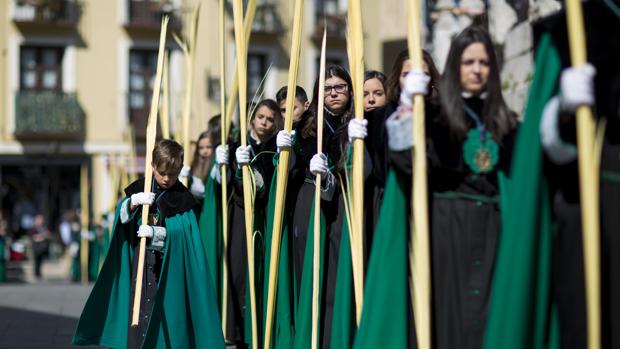 Las cofradías reclamaron a la Consejería de Educación que uniera las vacaciones escolares a la Semana Santa