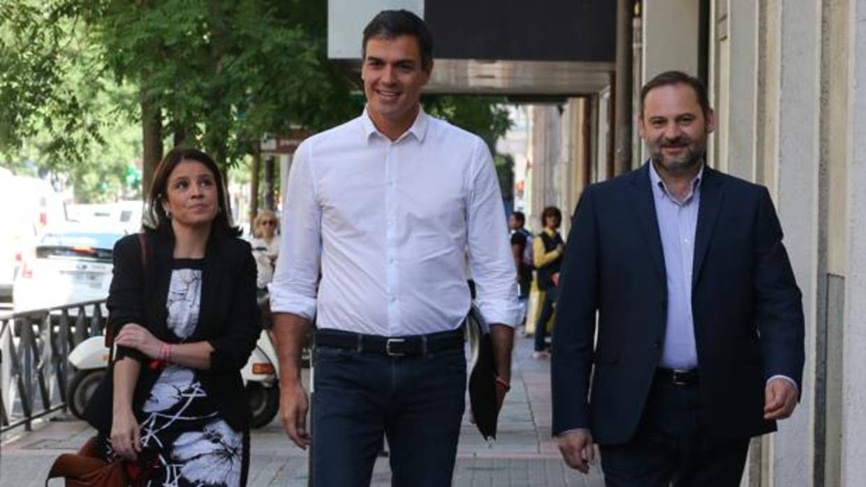 Adriana Lastra, Pedro Sánchez y José Luis Ábalos