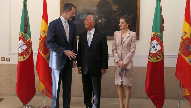 Los Reyes con el presidente de Portugal el pasado noviembre en Oporto