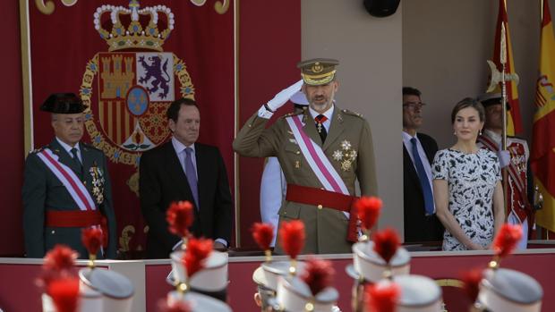 Felipe VI en el desfile del Día de las Fuerzas Armadas