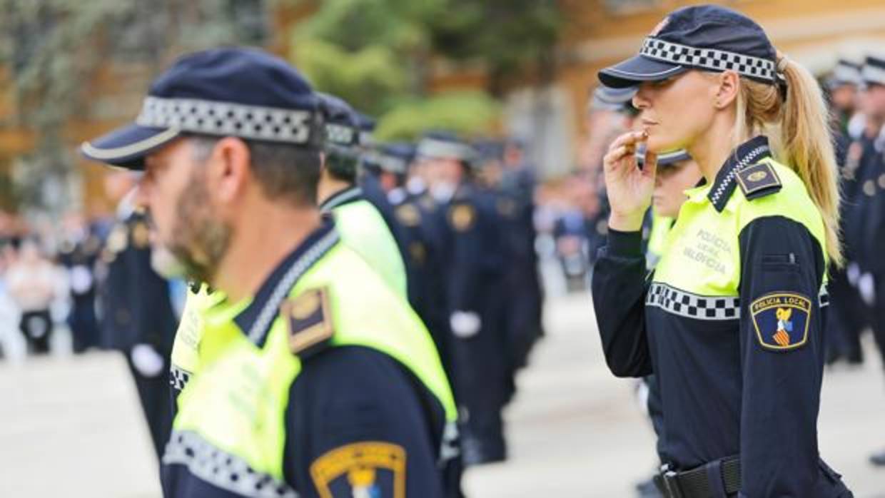 Miembros de la policía local durante un acto