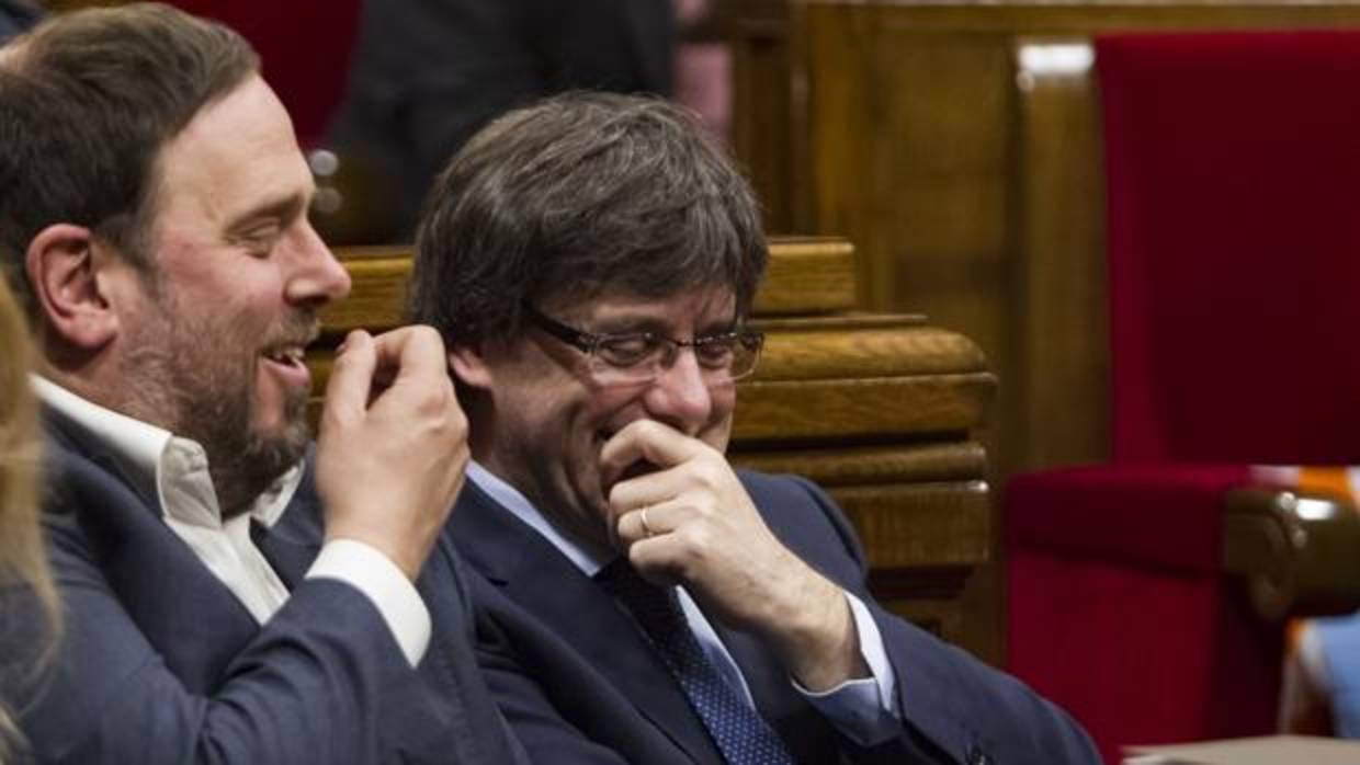 Oriol Junqueras junto a Carles Puigdemont