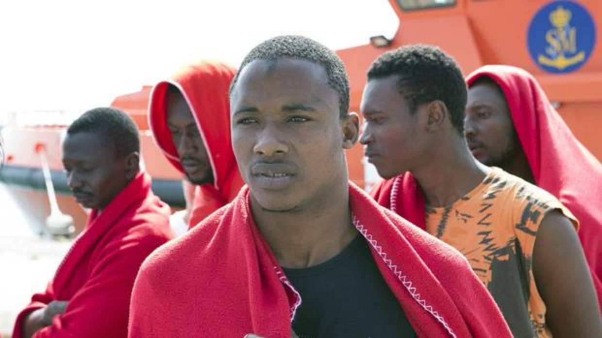 Parte de los inmigrantes fueron llevados a Motril, donde les atendió la Cruz Roja