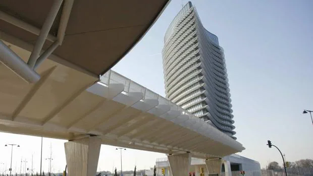 La torre hueca en la que España ha fulminado 55 millones de euros de dinero público
