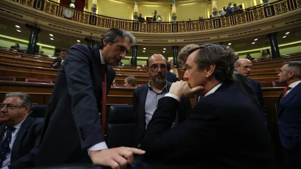 Íñigo de la Serna y Rafael Hernando participan este sábado en el Congreso del PP de Castellón