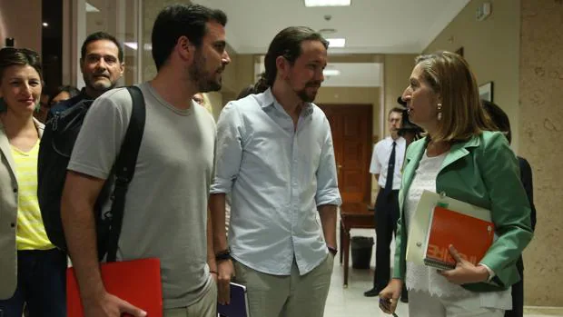Ana Pastor conversa con Alberto Garzón y Pablo Iglesias