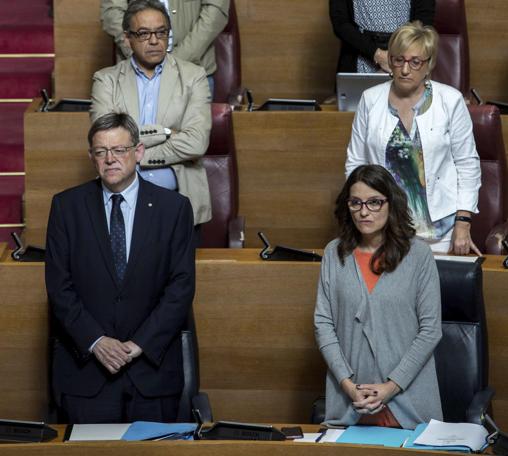 Imagen del minuto de silencio guardado en las Cortes Valencianas