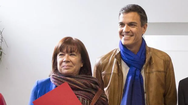 Cristina Narbona, junto a Pedro Sánchez, el pasado mes de mayo