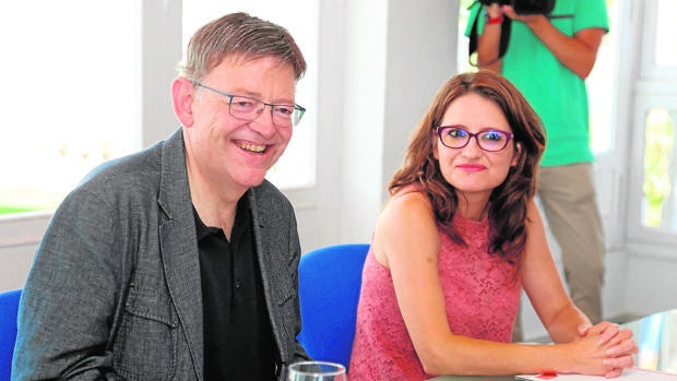 Ximo Puig y Mónica Oltra, durante el seminario del Consell en Torrevieja el pasado verano