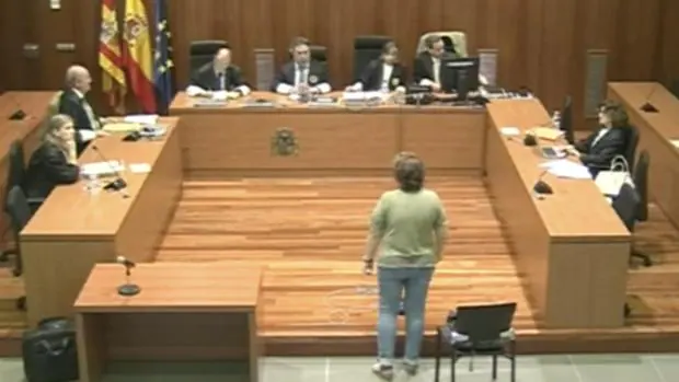 La acusada, Mercedes G. S., durante el juicio que se celebra en la Audiencia Provincial de Zaragoza