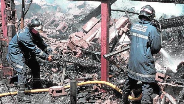 Absuelven a los operarios que provocaron el incendio que arrasó una urbanización en Las Rozas