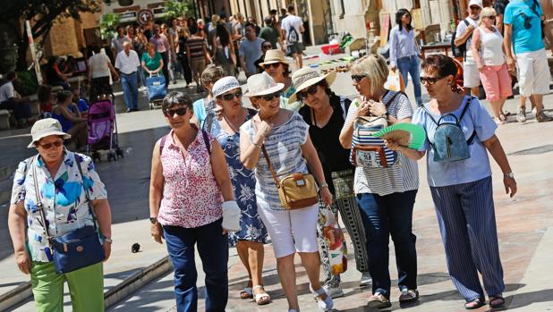 Imagen de un grupo de turistas tomada en el centro de Valencia