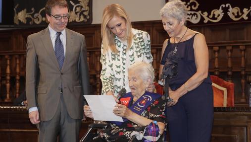 Isabel García (103 años) leyó un texto de agradecimiento por el homenaje