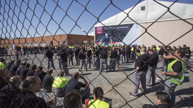 Los trabajadores de Nissan han ratificado el preacuerdo que salva la planta de Ávila