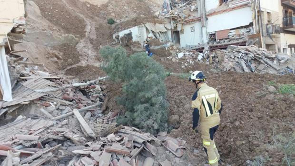 El derrumbamiento del cerro arrasó varias edificaciones