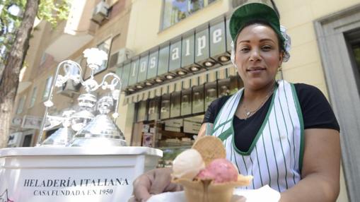 La heladería Los Alpes es la más antigua de Madrid