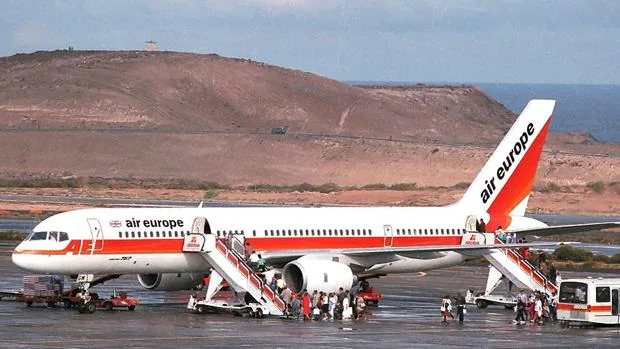 Aparato de la antigua Air Europe en el Aeropuerto de Gran Canaria en 1986