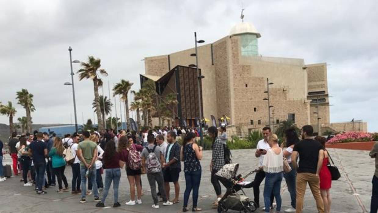 Cola este miércoles en el Auditorio Alfredo Kraus para entrar en Ooperación Triunfo