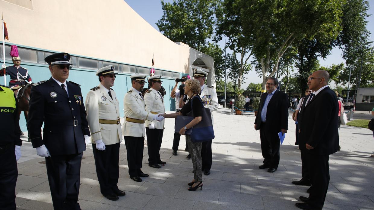 Manuela Carmena y Andrés Serrano (primero por la derecha), en el patrón del año pasado